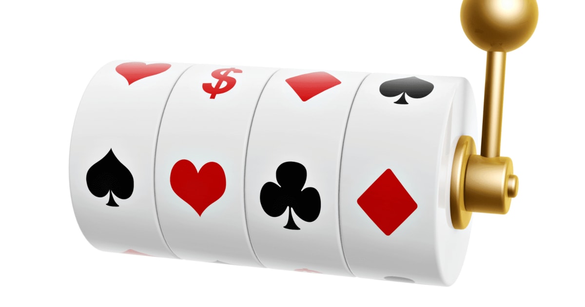 Sự khác biệt giữa Poker và Slots